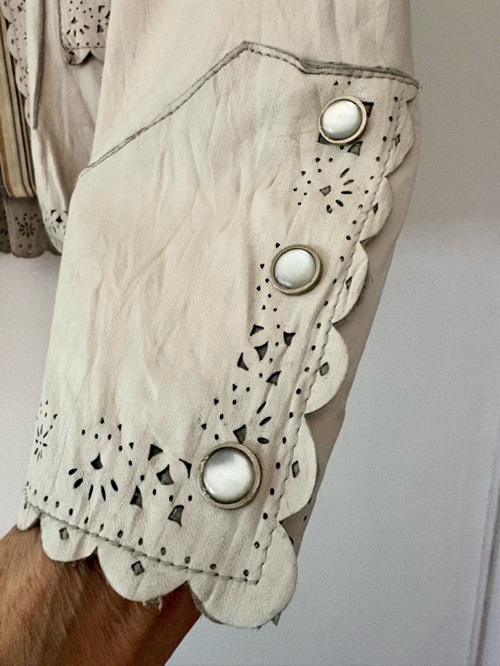 Vintage Laser cut pearl snap butter soft lamb Leather Jacket L - Picture 3 of 7